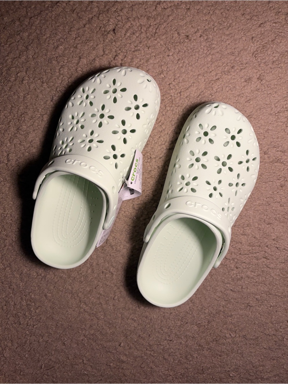 CROCS 💚 floral laser cut Light Mint Foam Clogs with Flower Cutouts NWT - Picture 3 of 8